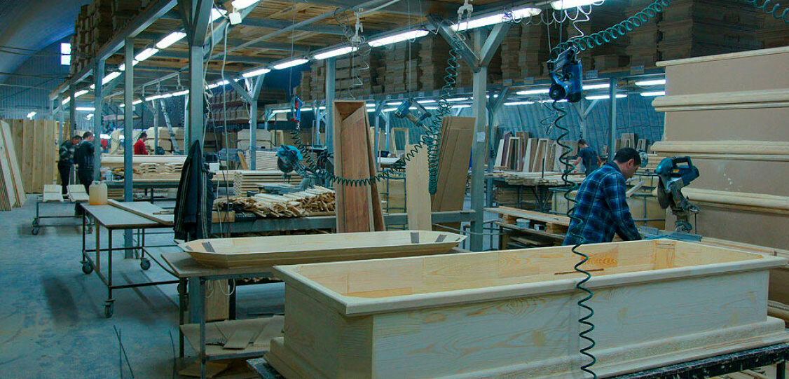 Казахстанское производство гробов и крестов.