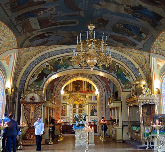 Как не растеряться в храме: гайд по этикету на отпевании