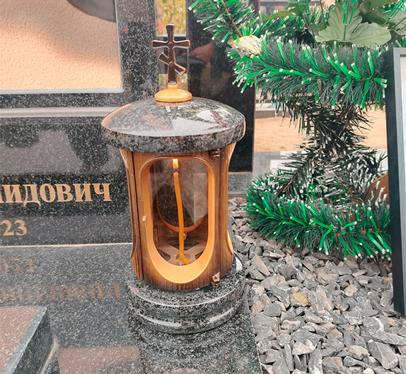 Лампада памяти на могилке – свет, соединяющий с теми, кто покинул нас